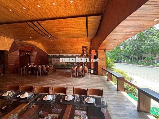 Bán nhà hàng hầm rượu tại Đồng Xoài, BP