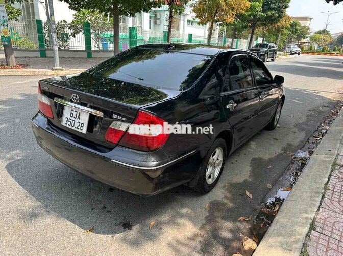 Toyota Camry 2.4 Số sàn Xăng Đen