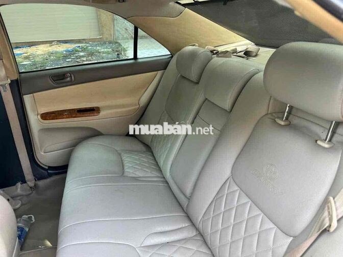 Toyota Camry 2.4 Số sàn Xăng Đen