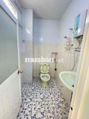 Nhà mới 3 phòng Hẻm đậu oto Trần Quang Diệu