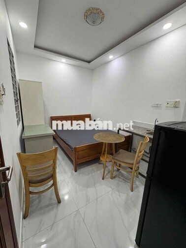 Phòng trọ studio giá rẻ sẵn máy lạnh - thang máy - ĐH Công Thương