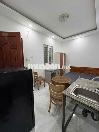 Phòng trọ studio giá rẻ sẵn máy lạnh - thang máy - ĐH Công Thương