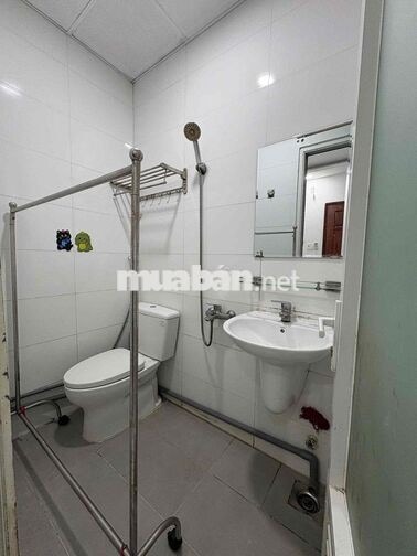 Phòng trọ studio giá rẻ sẵn máy lạnh - thang máy - ĐH Công Thương