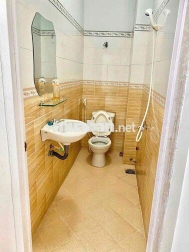 PHÒNG NGỦ BAN CÔNG NẰM NGAY E-TOWN CỘNG HOÀ