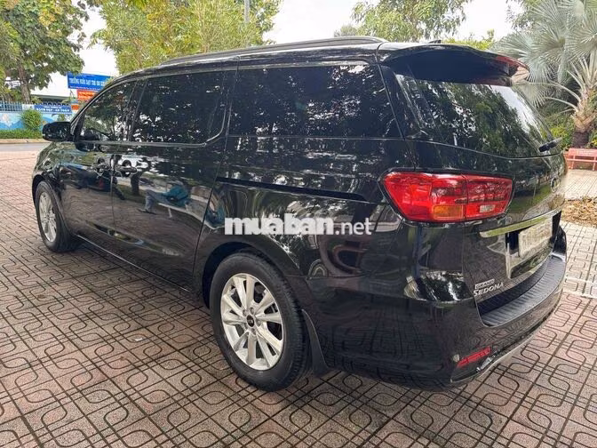 Kia Grand Sedona Premium Đen 50000 km