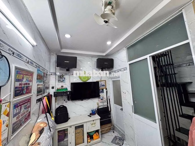 BÁN NHÀ  NHỎ XINH 2PN 3WC HẺM 3,5- 3TẦNG GẦN MẶT TIỀN