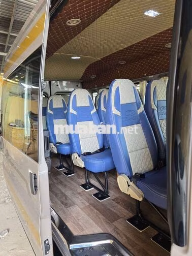 Ford Transit Bạc 16 chỗ
