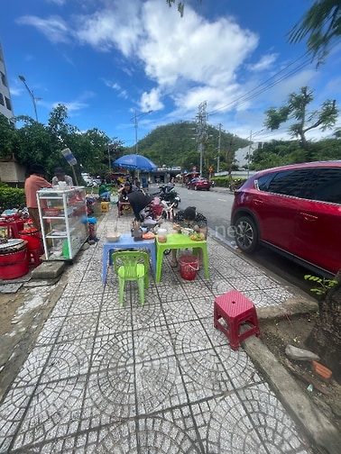 Tôi chính chủ bán kiot vừa ở vừa kd, mặt tiền 6m hướng đường âu cơ.