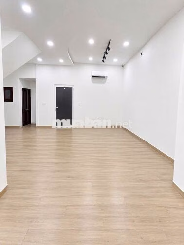 NHÀ ĐẸP GẦN NHÀ THỜ CHÍ HÒA - 6X22M, 525E Huỳnh Văn Bánh, P.13, PN