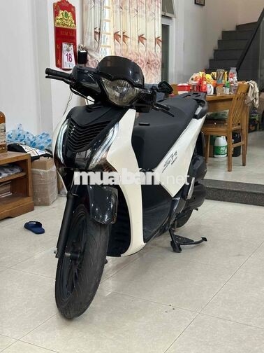 SH 150,1 người dùng lướt chăm kĩ,ít đi chỉ 1v2km