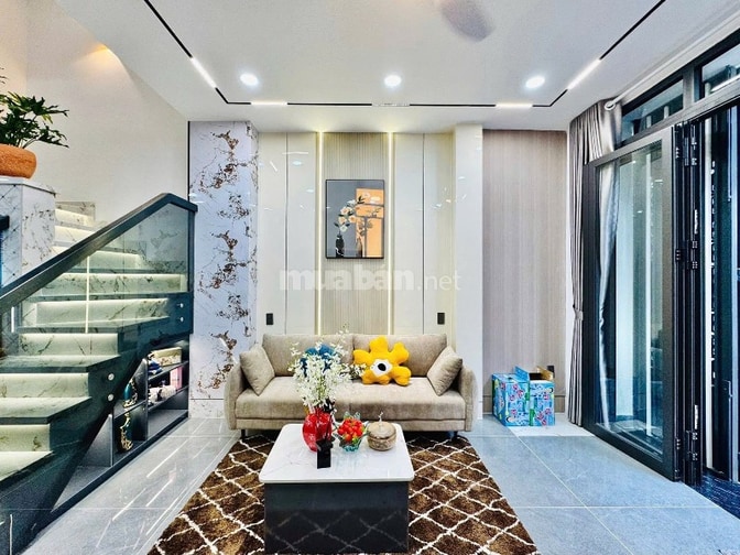 Chú Tư gửi bán gấp căn nhà 50m2 giá 2tỷ ngay trung tâm Thuận An. Sổ ri