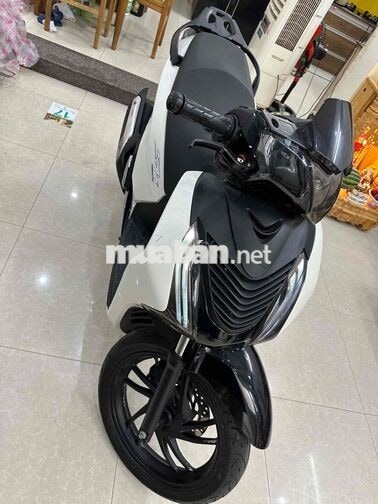 SH 150,1 người dùng lướt chăm kĩ,ít đi chỉ 1v2km