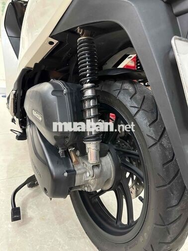SH 150,1 người dùng lướt chăm kĩ,ít đi chỉ 1v2km