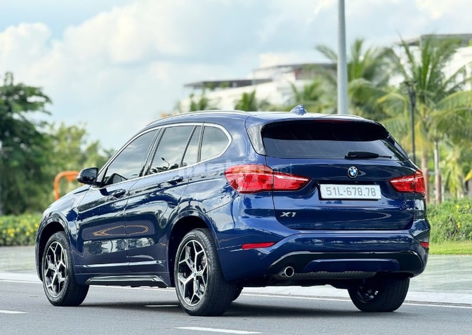 Bán BMW X1 sản xuất 2018 , model 2019, màu xanh nội thất đen