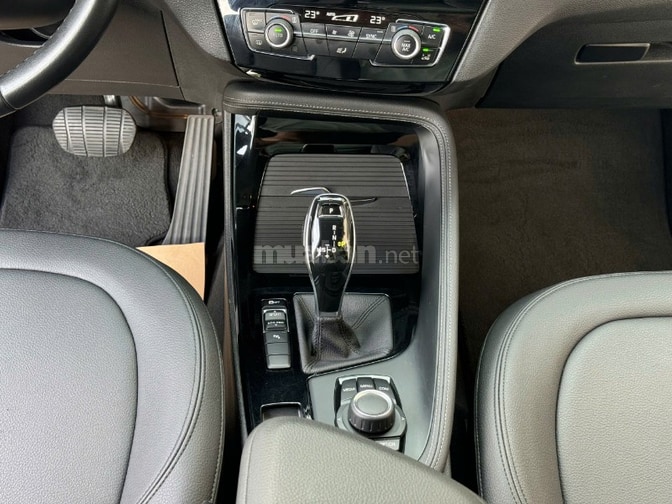 Bán BMW X1 sản xuất 2018 , model 2019, màu xanh nội thất đen
