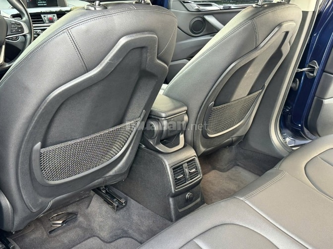 Bán BMW X1 sản xuất 2018 , model 2019, màu xanh nội thất đen