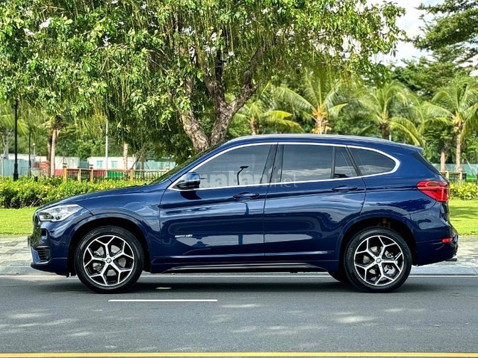 Bán BMW X1 sản xuất 2018 , model 2019, màu xanh nội thất đen
