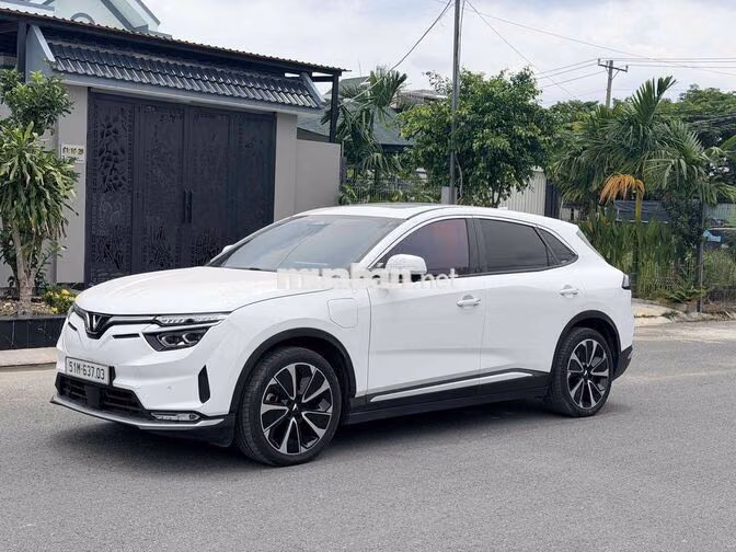 VinFast VF8 Plus 2025 Trắng 6.300km