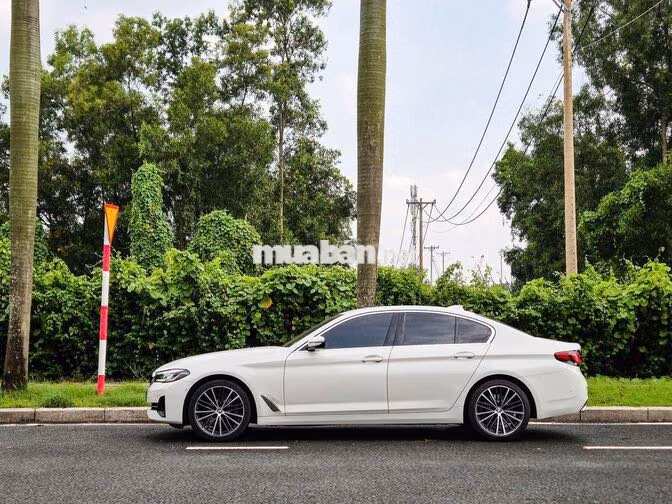 BMW 520i Luxury Line 2023 Trắng Nâu