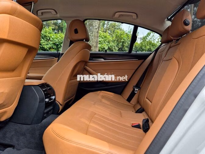 BMW 520i Luxury Line 2023 Trắng Nâu