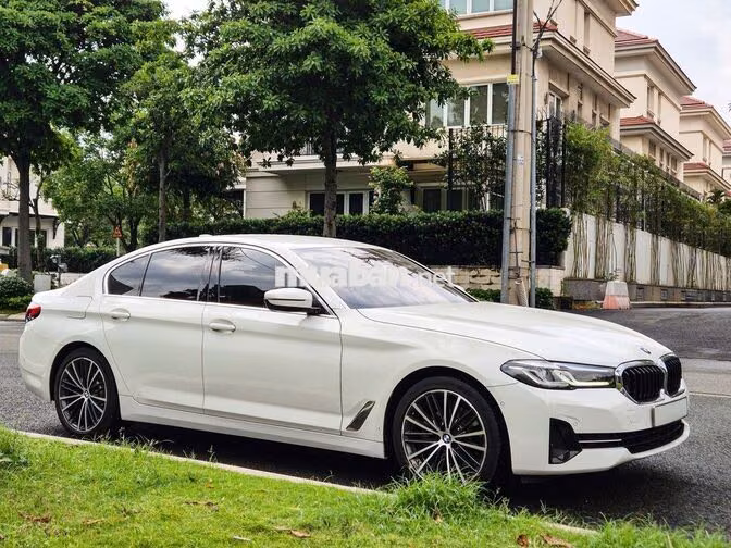 BMW 520i Luxury Line 2023 Trắng Nâu