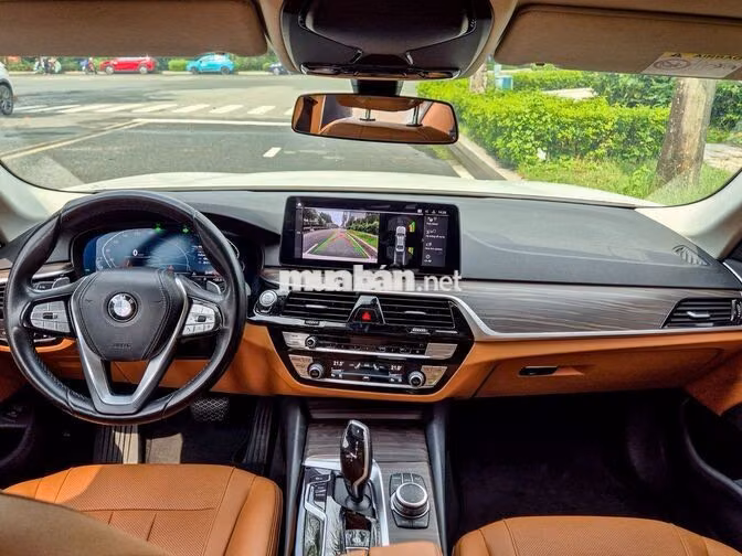 BMW 520i Luxury Line 2023 Trắng Nâu