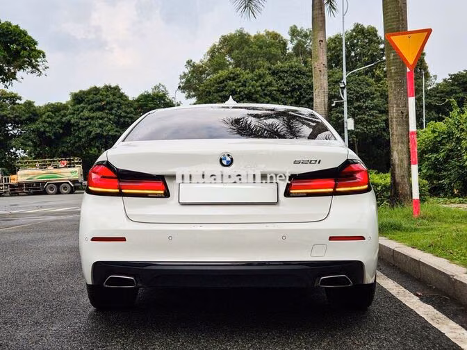 BMW 520i Luxury Line 2023 Trắng Nâu