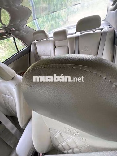 Toyota Corolla Altis Bạc 5 chỗ giao lưu xe tải