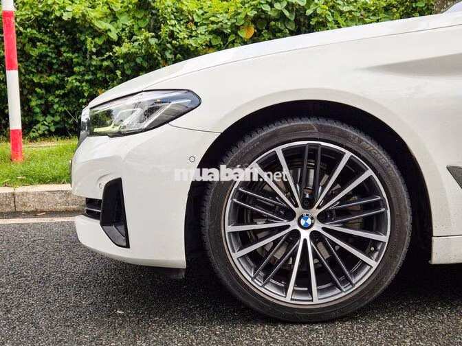 BMW 520i Luxury Line 2023 Trắng Nâu