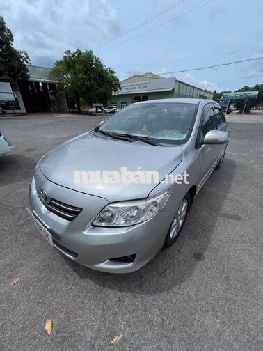 Toyota Corolla Altis Bạc 5 chỗ giao lưu xe tải