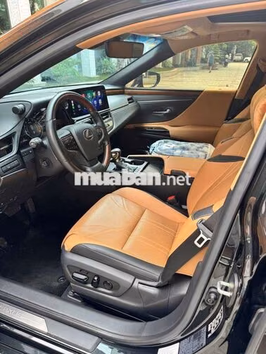 Lexus ES250 2025 Đen 2 vạn km