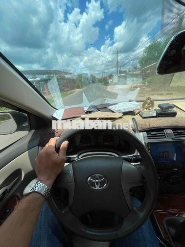 Toyota Corolla Altis Bạc 5 chỗ giao lưu xe tải