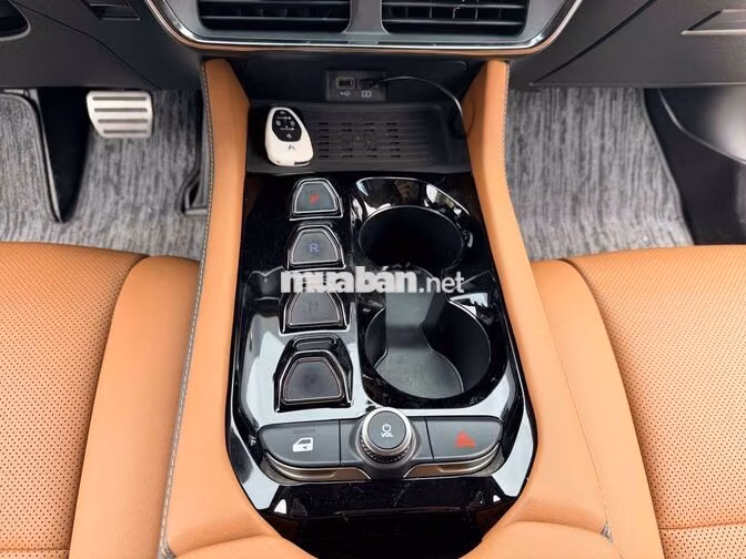 VinFast VF8 Plus 2025 Trắng 6.300km