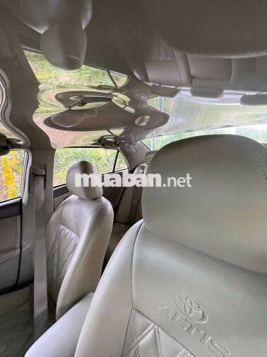 Toyota Corolla Altis Bạc 5 chỗ giao lưu xe tải