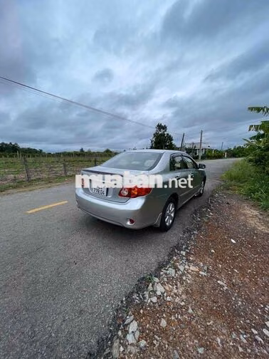 Toyota Corolla Altis Bạc 5 chỗ giao lưu xe tải