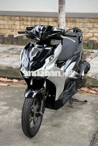 Honda AirBlade 4val 125 T12/2024 Đen bóng bạc .