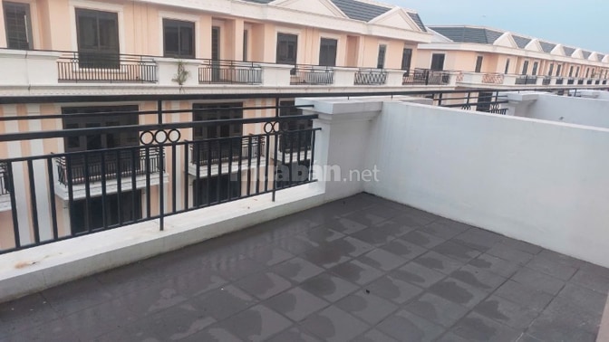 Chính chủ Cho thuê nguyên căn 4 tầng đường 11m khu VSIP Bắc Ninh 
