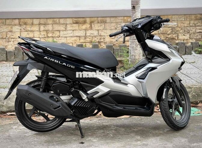 Honda AirBlade 4val 125 T12/2024 Đen bóng bạc .