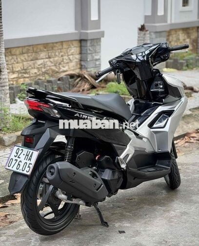 Honda AirBlade 4val 125 T12/2024 Đen bóng bạc .