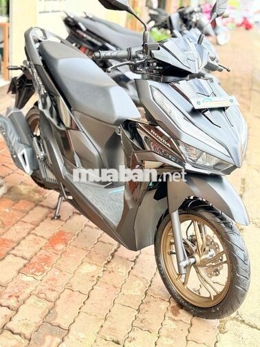 VARIO #2025 KHÁCH MUA DÒNG BỎ MẪU