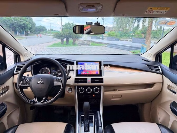 Mitsubishi Xpander 1.5 AT 2019 Bạc