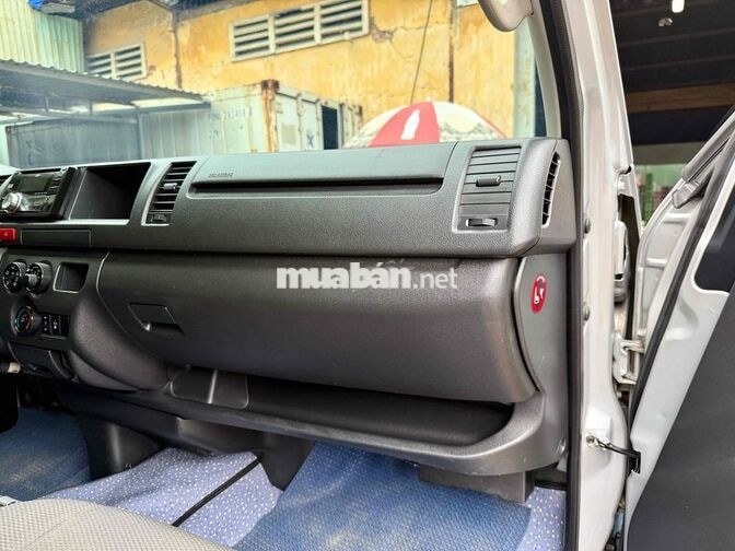 Toyota Hiace 2017 16 chỗ, máy xăng, cty XHĐ