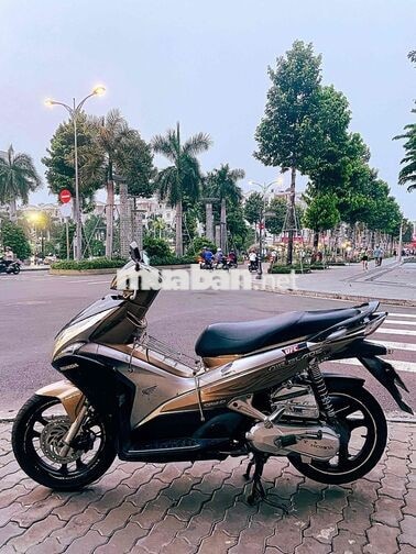 Air Blade FI 2012 vàng đen,xe đẹp, chính chủ,bstp