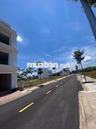 Cần bán gấp lô đất 70m2, MT DT741, gần kcn visip 2, sổ riêng.