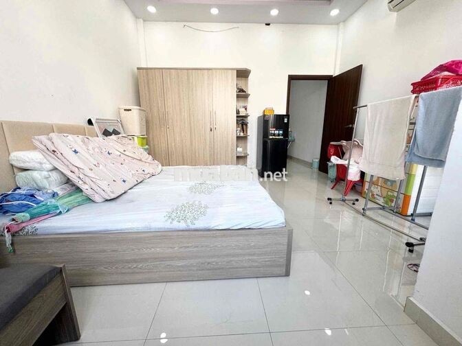 Nhà Ngang Lớn 4,6 x 12,5 - Giá 4,39 Tỷ - Ngay Hương Lộ 2 Gần Bốn Xã