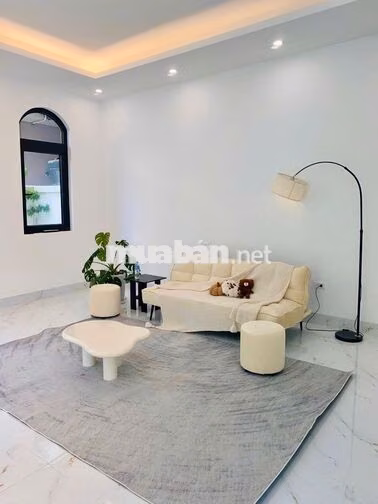 Cho thuê nhà góc Chà Là HT2T sát công viên – 2 tầng – 9tr/tháng