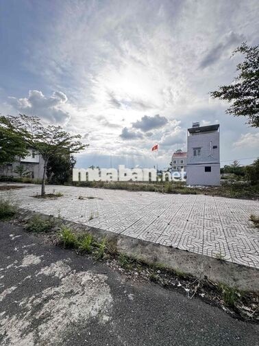 KẸT TIỀN BÁN NHANH LÔ 5x26m VỈA HÈ 8M ĐỐI DIỆN BÌNH CHÁNH GIÁ 2tỷ080