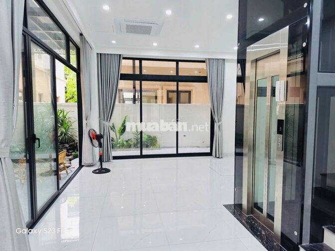 Cho thuê nhà xẻ khe có thang máy full đồ