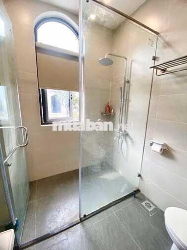 Cho thuê nhà góc Chà Là HT2T sát công viên – 2 tầng – 9tr/tháng