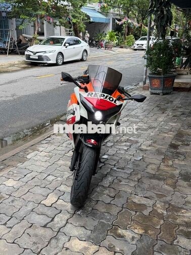 Honda CBR150R màu Cam Trắng Đỏ